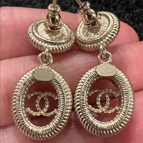 CHANEL Gold-Tone Pearl Drop Earrings with Interlocking CC - Picture 9 of 11